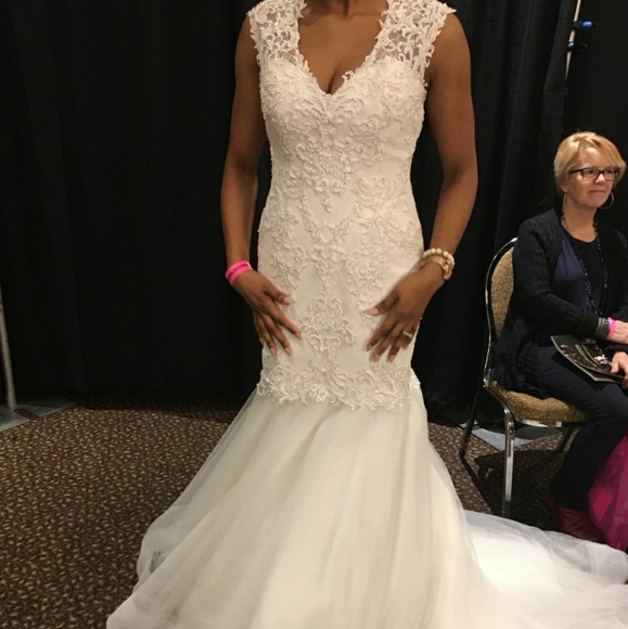 Wedding Dress - Picture 7 of 8